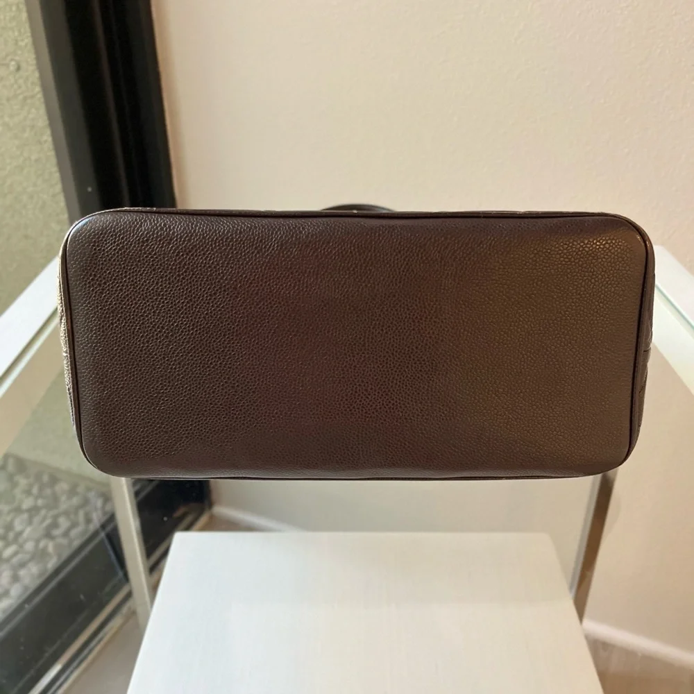 Chanel Medallion Tote in Lambskin - Picture 4 of 12